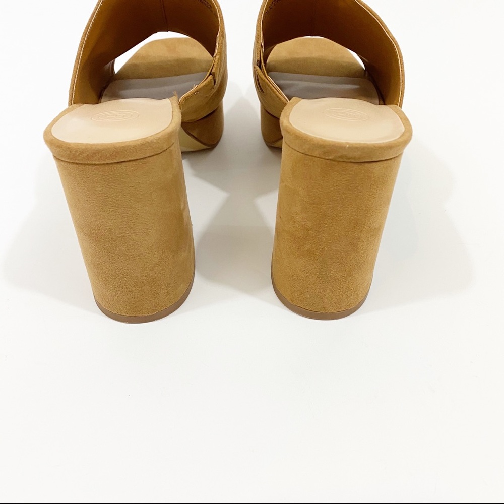 NWT Urban Outfitters Tan Gigi Platform Mules - Picture 7 of 9